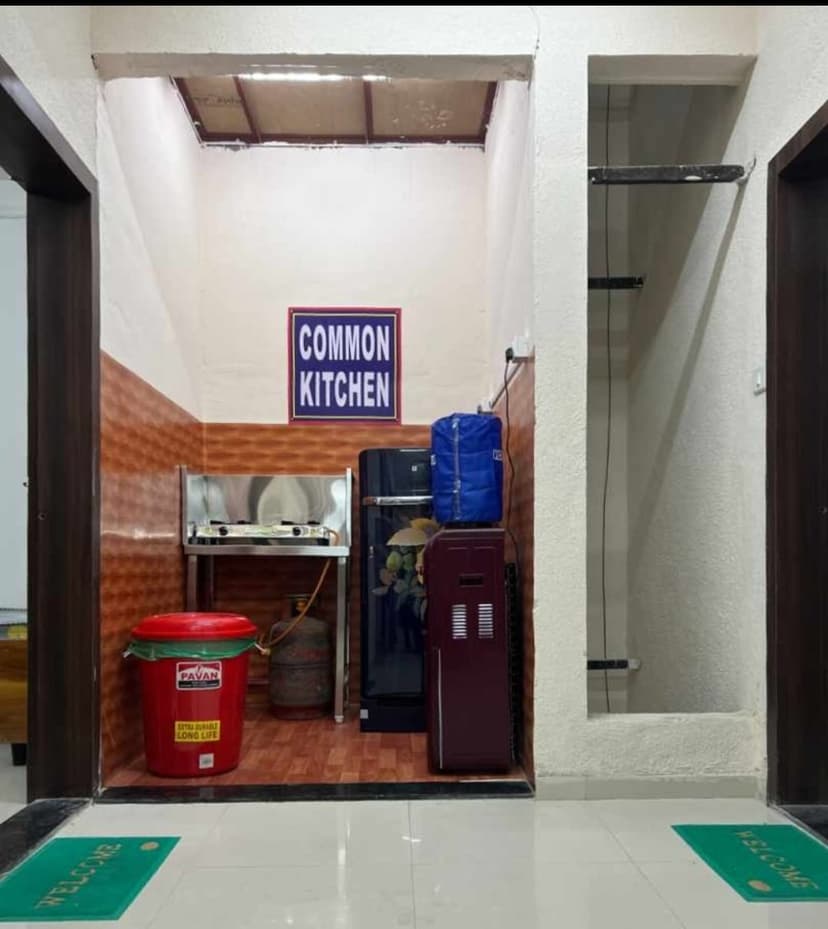 Fully equipped common kitchen with gas stove at Srinivasa PG Pune